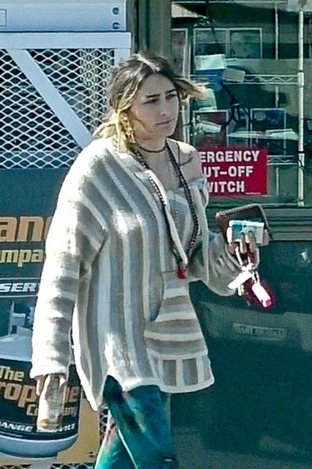 Paris Jackson - Stops for gas in Los Angeles
