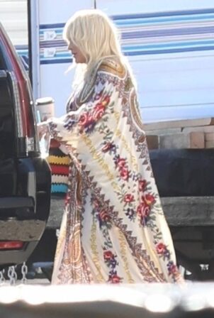 Patricia Arquette - On the set of 'High Desert' in Palm Springs