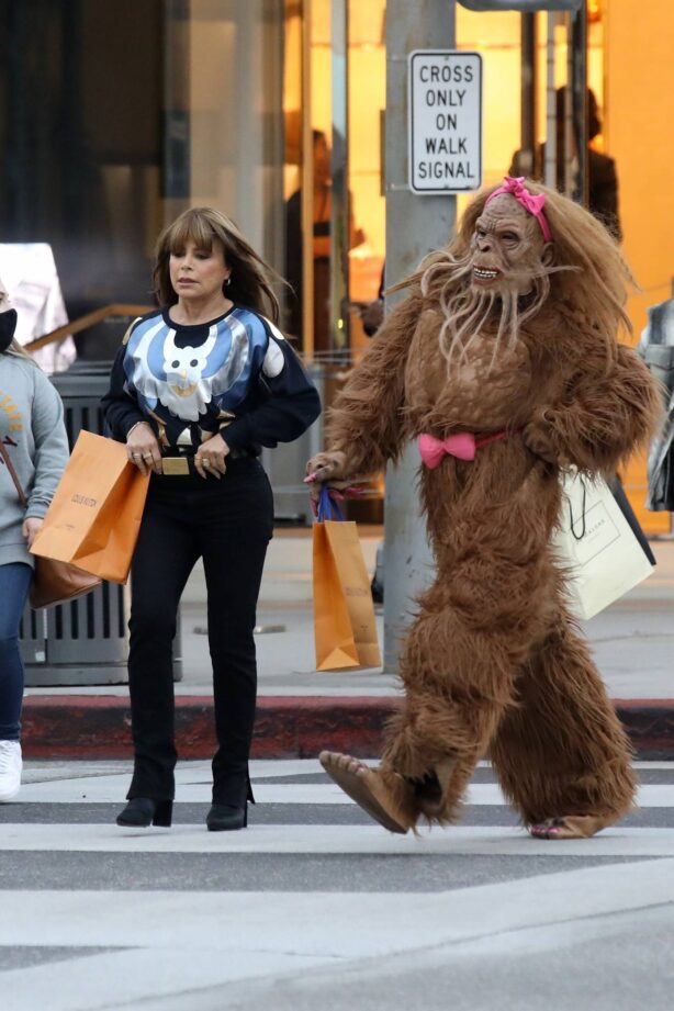 Paula Abdul - Films a commercial on trendy Rodeo Drive in Beverly Hills