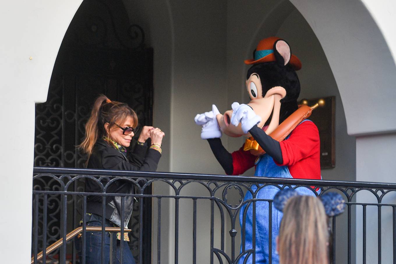 Paula Abdul 2022 : Paula Abdul – Seen at Disneyland with a mystery man-18