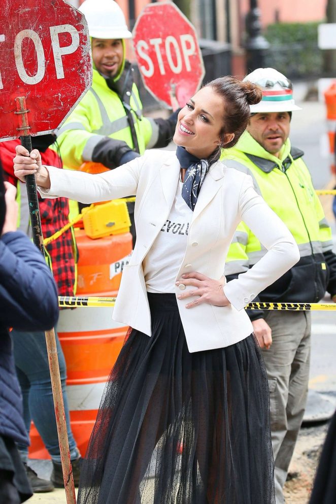 Paula Echevarría poses with a stop sign in New York
