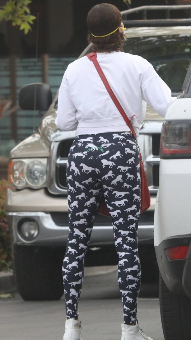 Paula Patton - Spotted while goes to the ATM in Malibu