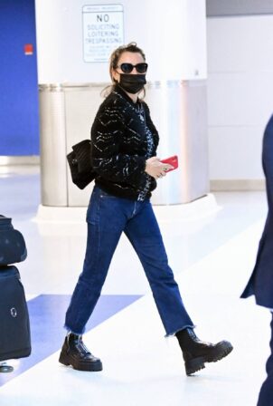 Penelope Cruz - Arriving at JFK International Airport in New York