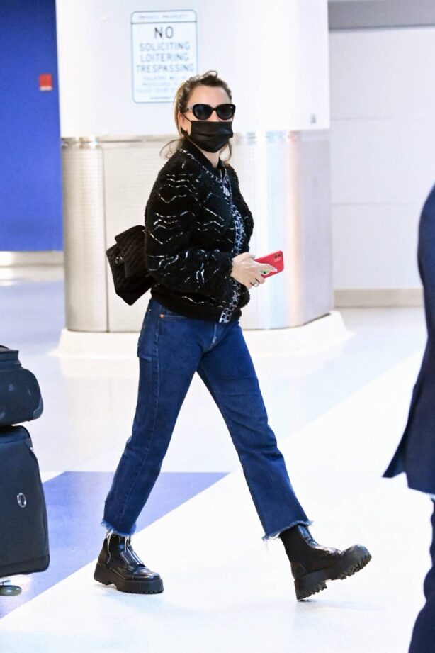 Penelope Cruz - Arriving at JFK International Airport in New York