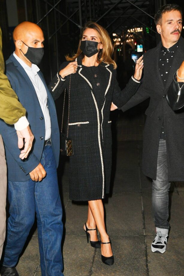 Penelope Cruz - Leaves after dinner at Nobu Fifty Seven in New York