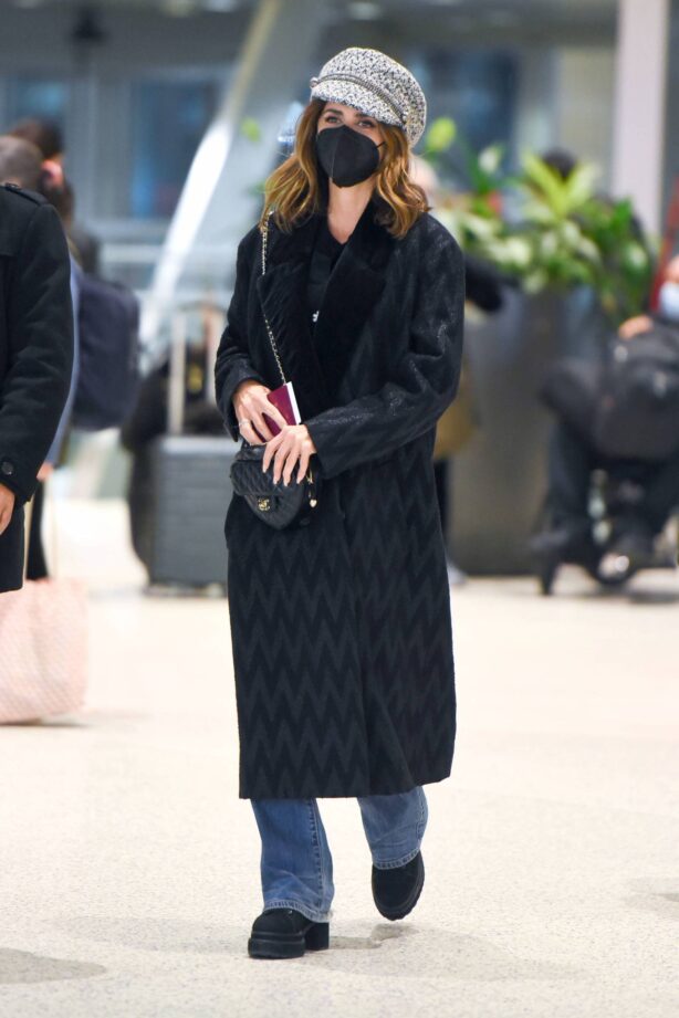 Penelope Cruz - Seen arriving at JFK Airport in New York