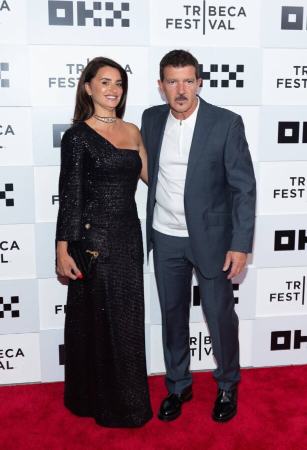 Penelope Cruz - With Antonio Banderas at 'Official Competition' premiere - TFF 2022