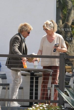 Penny Lancaster - Spotted after breakfast in Bel Air