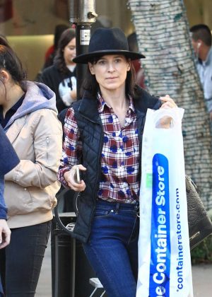 Perrey Reeves - Christmas shopping at the Grove in Los Angeles