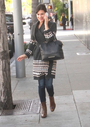 Perrey Reeves - Shopping in Beverly Hills