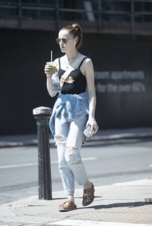 Phoebe Dynevor - Seen  on a sunny day in London