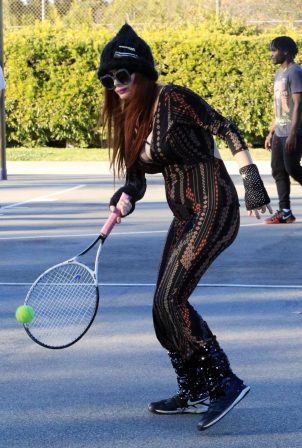 Phoebe Price - Hitting balls at the park on Thursday in Los Angeles