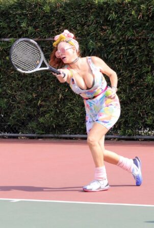Phoebe Price - Hitting tennis balls in Los Angeles