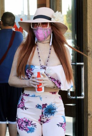 Phoebe Price - Out for a lunch in Los Angeles