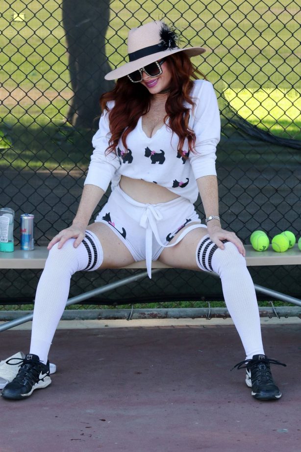 Phoebe Price - Posing at the tennis courts