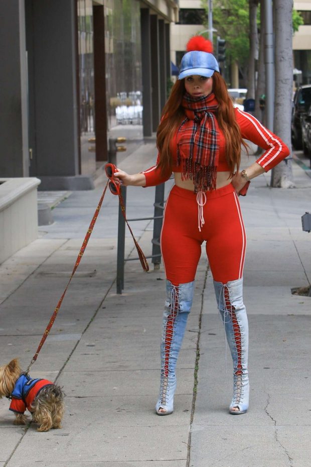 Phoebe Price - Seen as she takes her dog for a walk in Beverly Hills