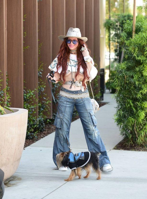 Phoebe Price - Seen at Erewhon with her dog Arnold in Los Angeles