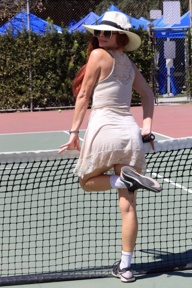Phoebe Price - Seen posing at the courts on Monday in Los Angeles