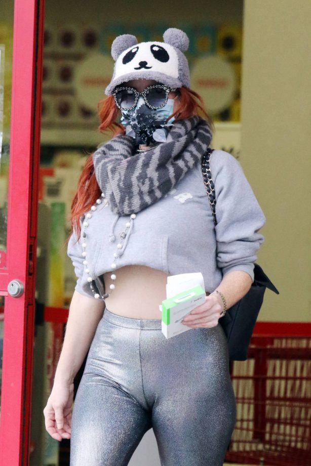 Phoebe Price - Shopping at Staples in Los Angeles