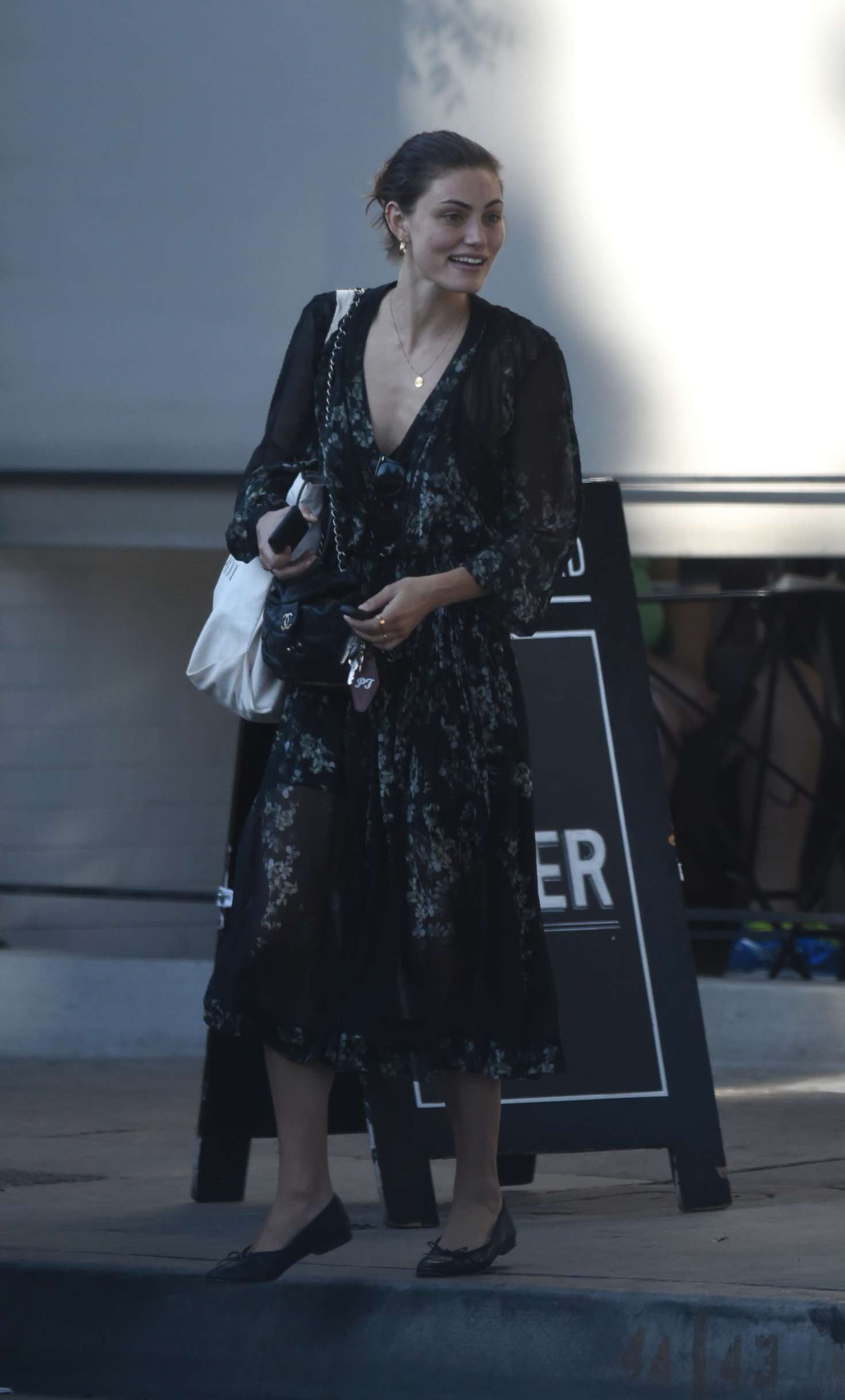 Phoebe Tonkin out for lunch with friends in LA