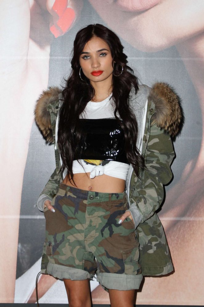 Pia Mia Perez - Mark cosmetics opened the world's first selfie-powered store in Sydney