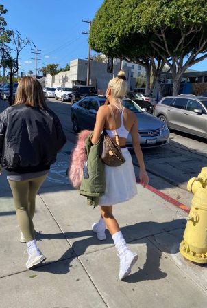 Pia Mia - Running errands with a friend in West Hollywood