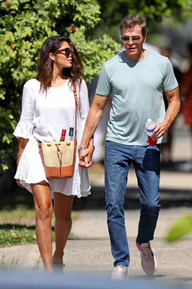 Pia Miller - With her fiance Patrick Whitesell in Bondi