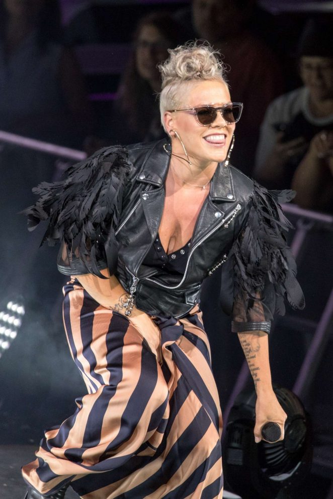 Pink – Performs at Summerfest Music Festival 2017 in Milwaukee – GotCeleb