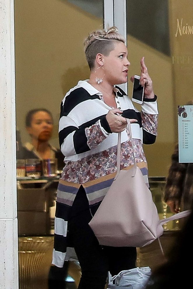 Pink - Shopping in Beverly Hills