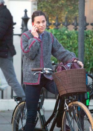 Pippa Middleton on her bike in Chelsea