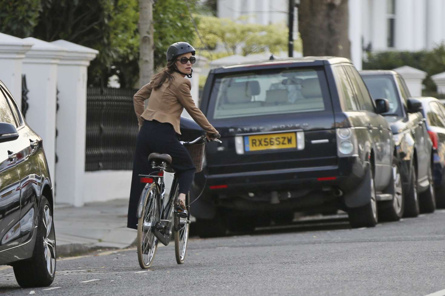 She her bike when she her. Пиппа Миддлтон фото ягодицы. Пиппа Миддлтон последние новости. Pippa Middleton butt.