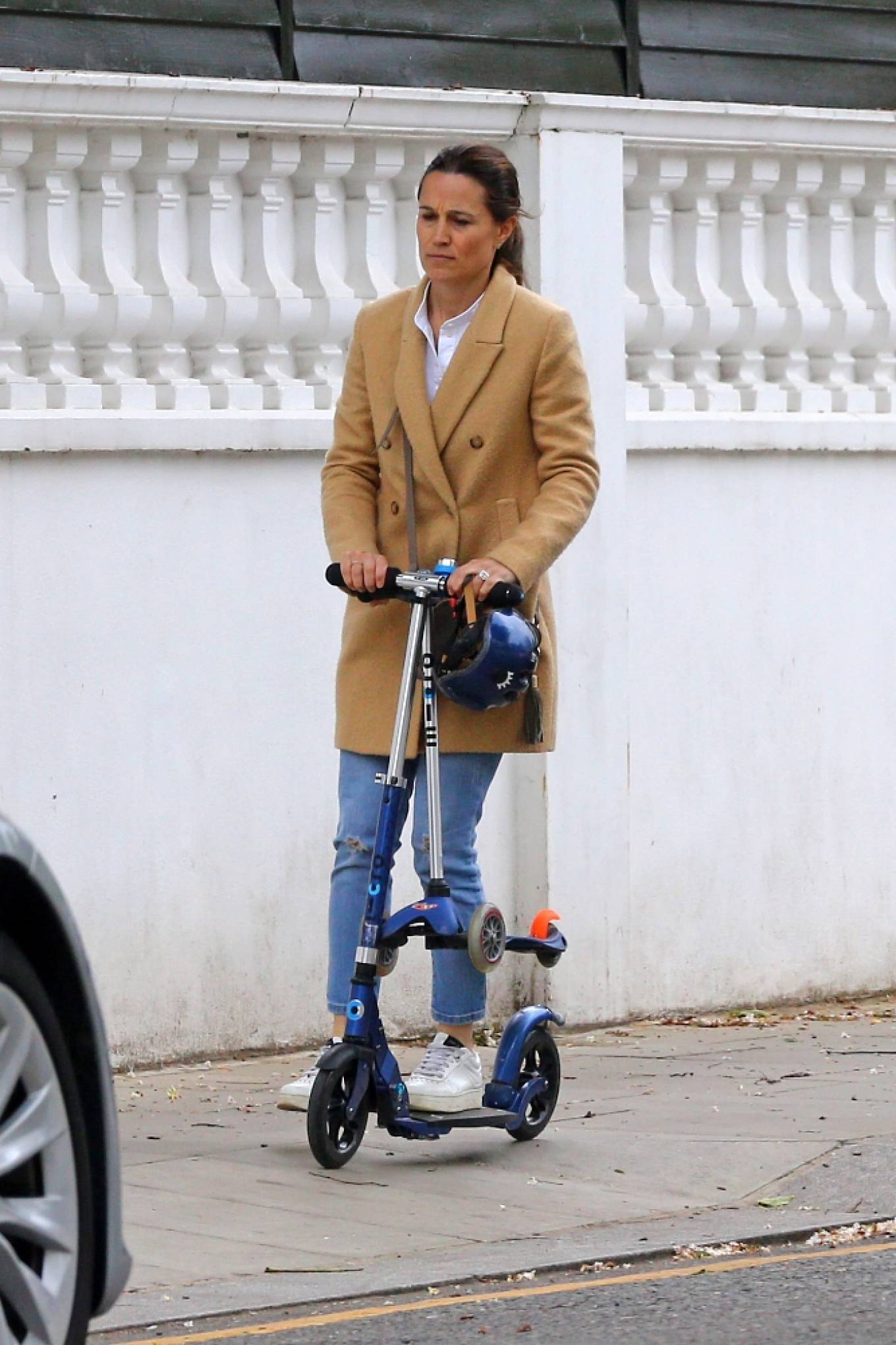 Pippa Middleton 2021 : Pippa Middleton – Scooter ride candids on the streets of London-02