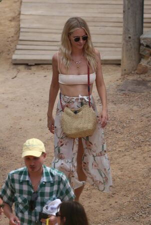Poppy Delevingne - With friend Jack Guinness at restaurante Es Toerrent in Ibiza