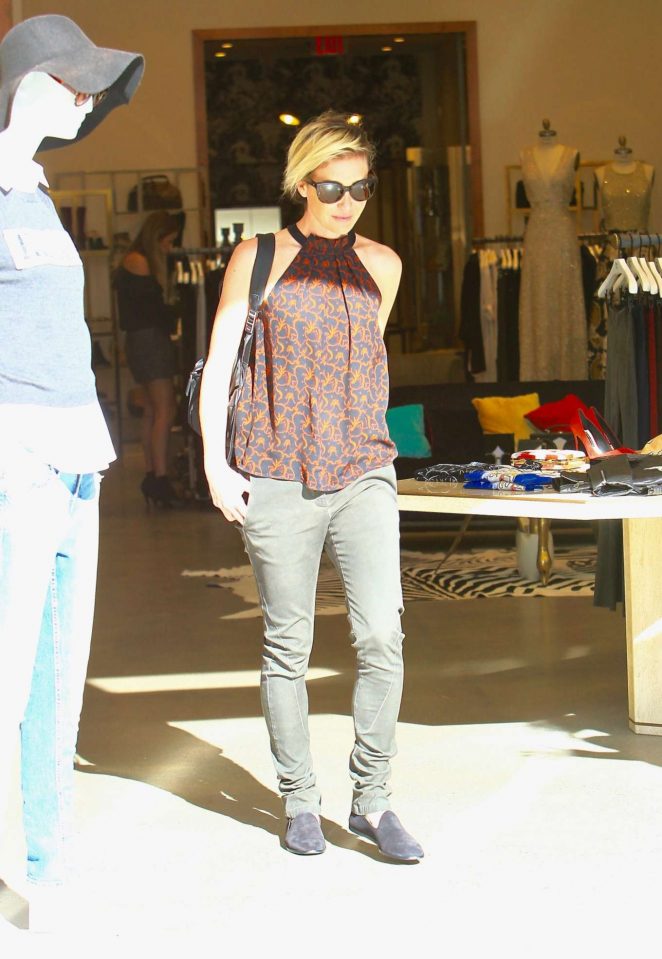 Portia de Rossi in Jeans Shopping at Alice and Olivia in Beverly Hills