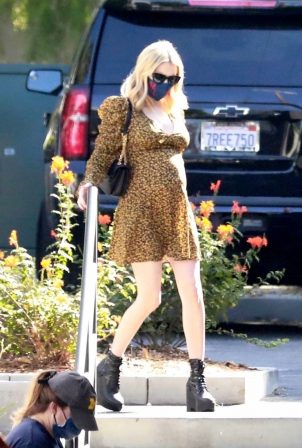 Pregnant Emma Roberts Out for a Starbucks