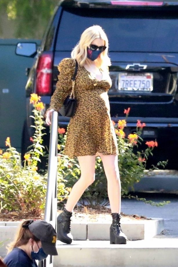 Pregnant Emma Roberts Out for a Starbucks