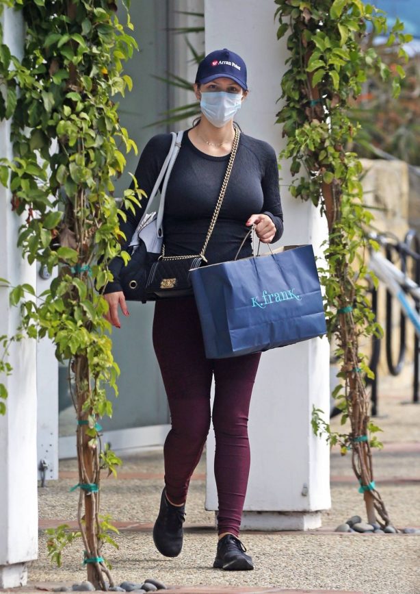 Pregnant Katharine McPhee - Shops with her dog Larry in Montecito