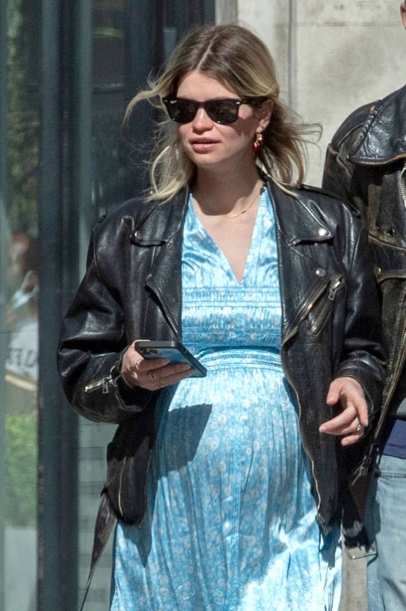Pixie Geldof 2021 : Pregnant Pixie Geldof – Steps out in London-03