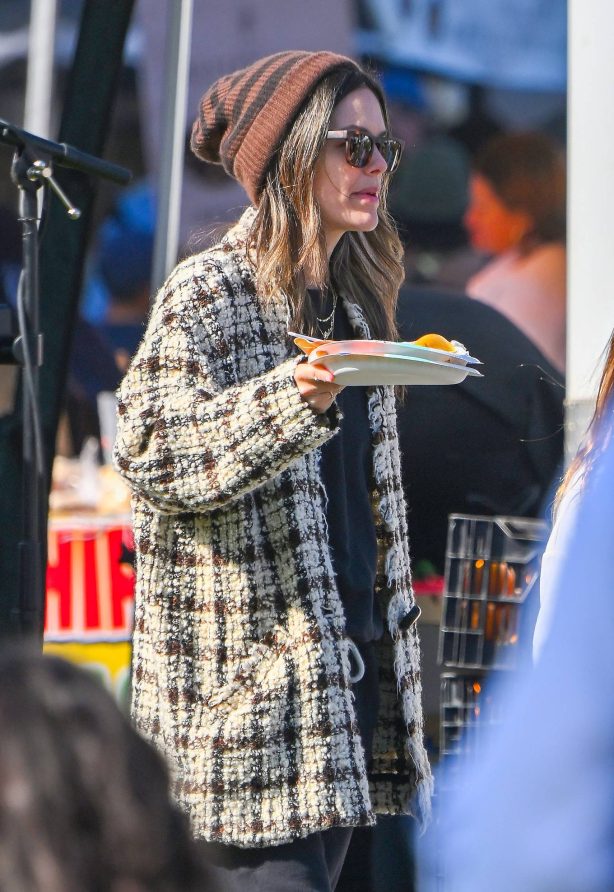 Rachel Bilson - Seen on a day out at the farmer's market
