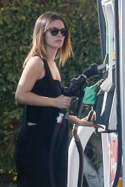 Rachel Bilson - stops to fill the tank in Los Angeles