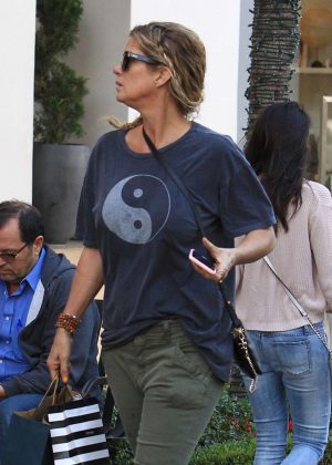 Rachel Hunter Shopping at the Grove in Los Angeles