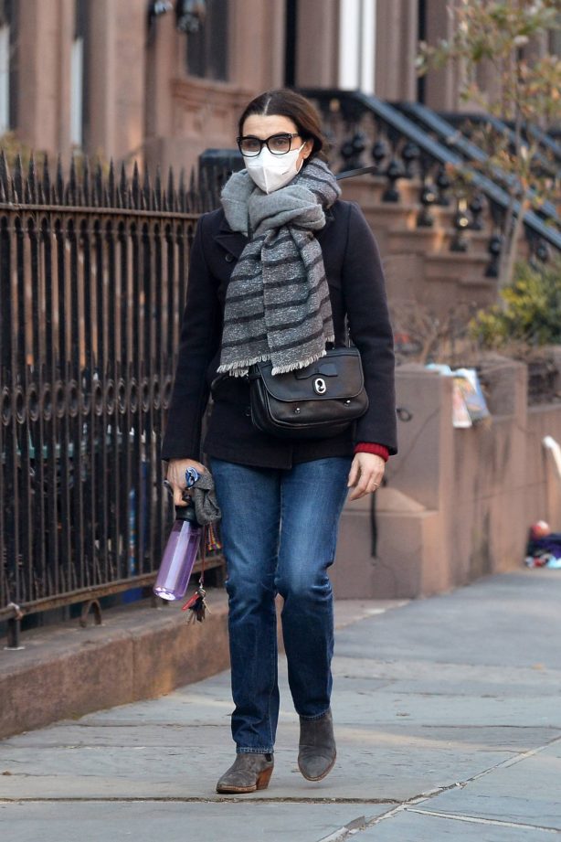 Rachel Weisz - Walk in her neighborhood of Brooklyn