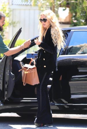 Rachel Zoe - Dons all black ensemble while out in West Hollywood