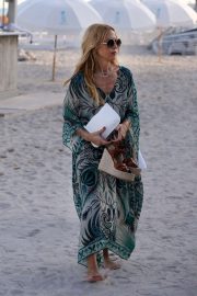 Rachel Zoe - On the beach in Miami