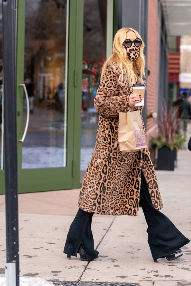 Rachel Zoe - Out in cheetah print coat for a shopping in downtown Aspen