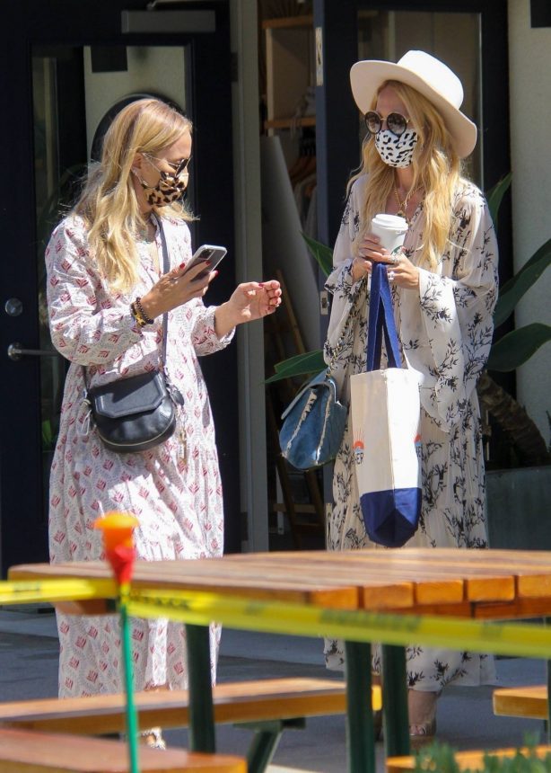 Rachel Zoe - Seen with a friend at the Malibu Country Mart