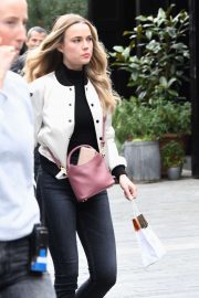 Rebecca Rittenhouse - Filming 'Four Weddings and a Funeral' in Chelsea