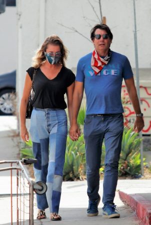 Rebecca Romijn - Has a lunch date in Los Angeles