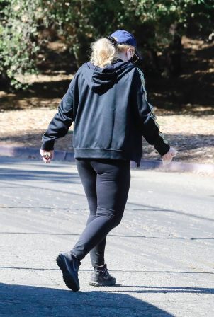 Rebel Wilson - Goes for a hike at Griffith Park in Los Feliz