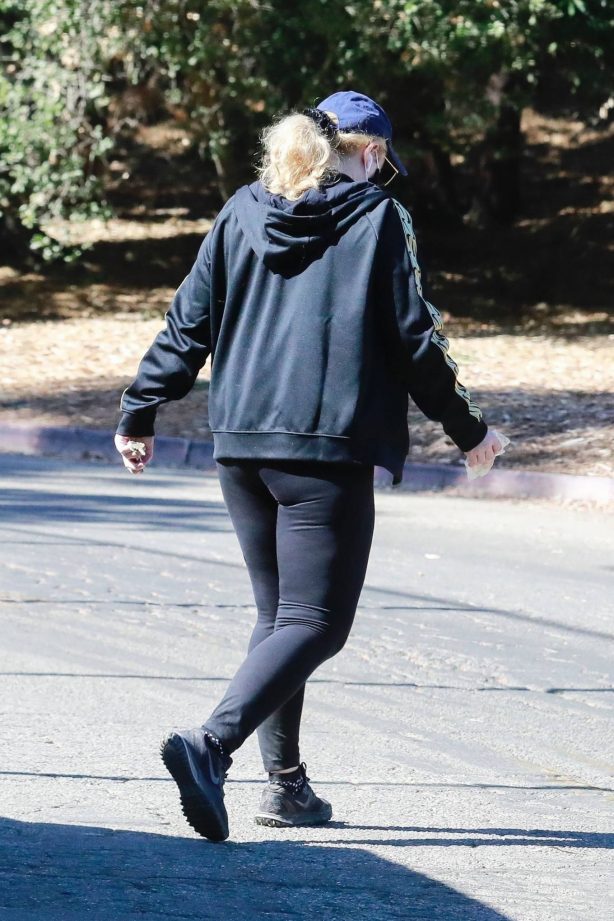 Rebel Wilson - Goes for a hike at Griffith Park in Los Feliz